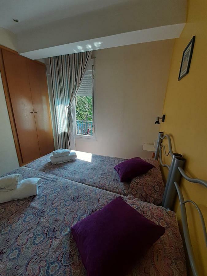 Hostal Puig Rom โรเซส ภายนอก รูปภาพ